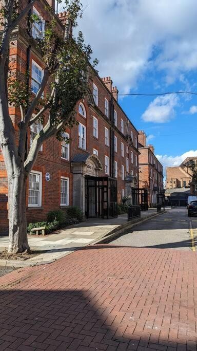 2 Bedroom Flat - Central Location