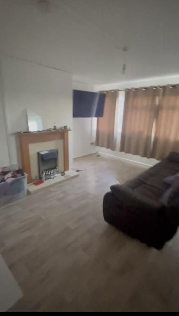 1 bed flat with balcony 1st floor