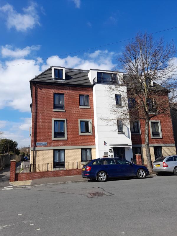 Cardiff 2 bed flat for W Wales 2 bed hse