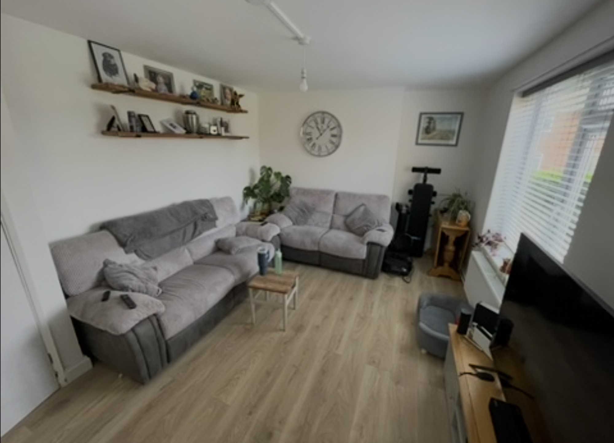 2 Bed Ground Floor Flat Large Gardens