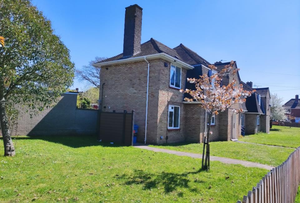 1 Bed ground floor flat with garden