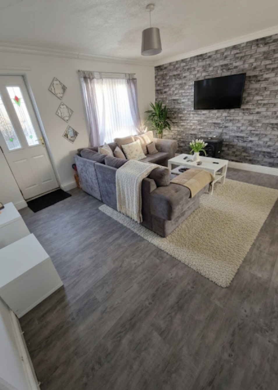 Large 2 bed downstairs flat with garden