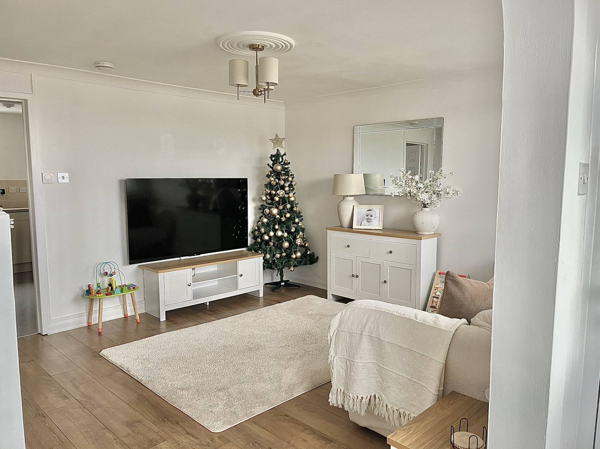 2 bedroom house Brynithel