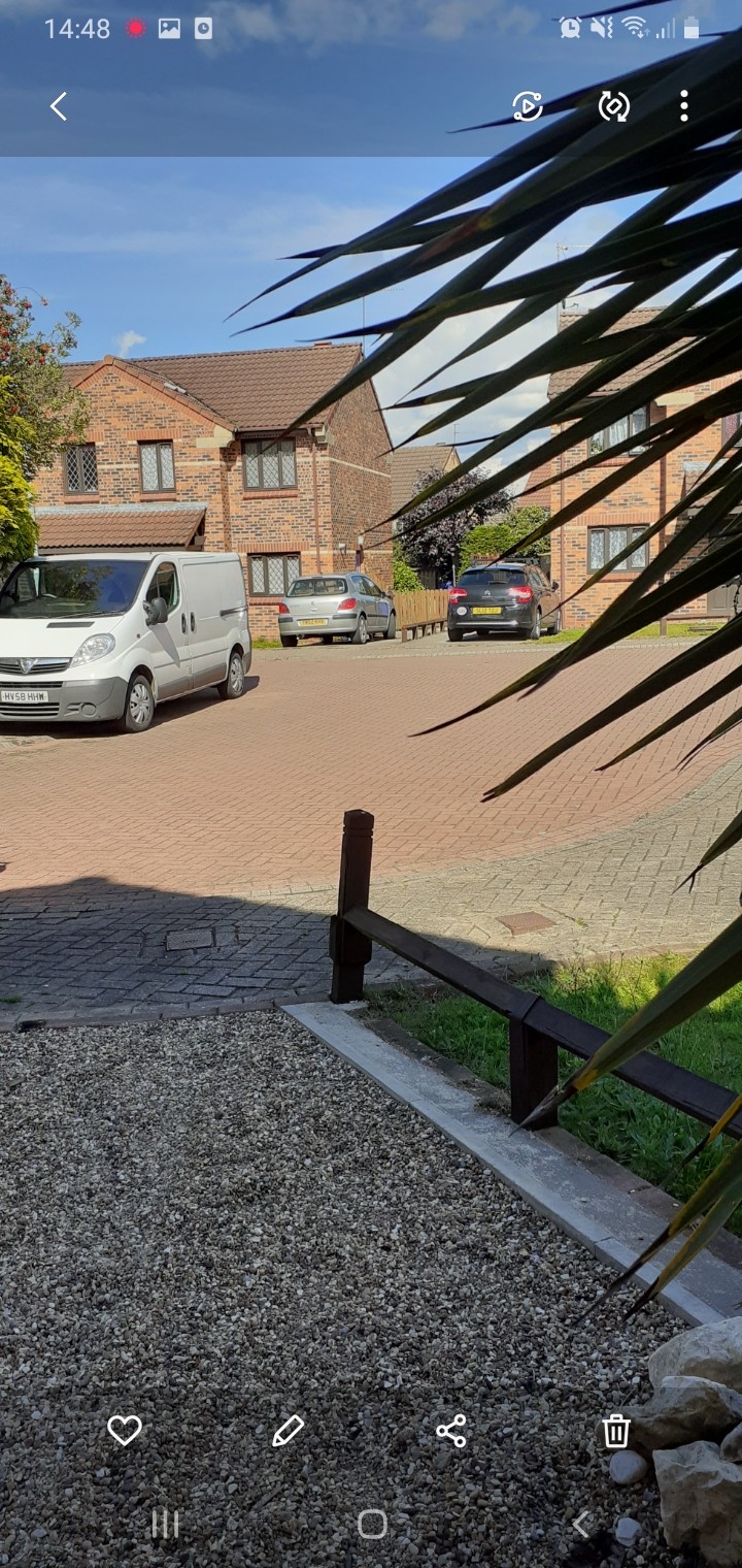 3 bedroom property with parking