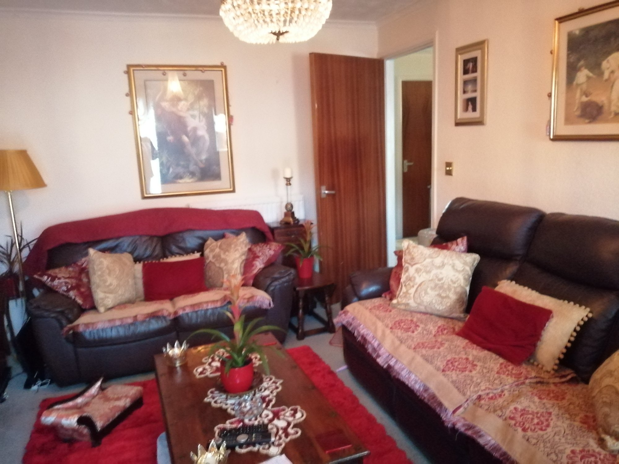 Beautiful large 2 bed flat with garden