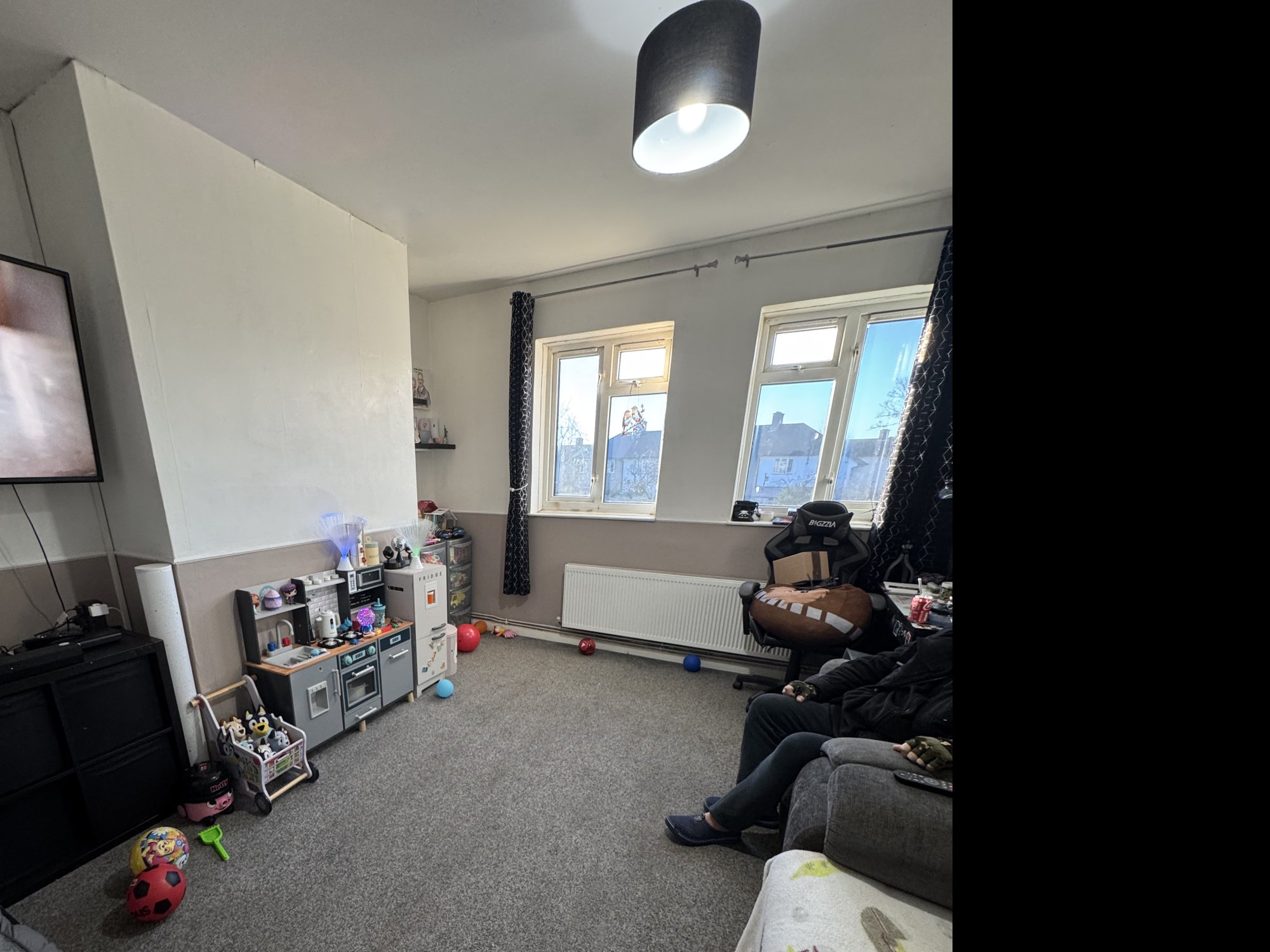 Large 2 bedroom flat