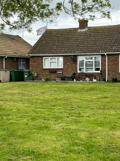 One bedroom bungalow very quiet